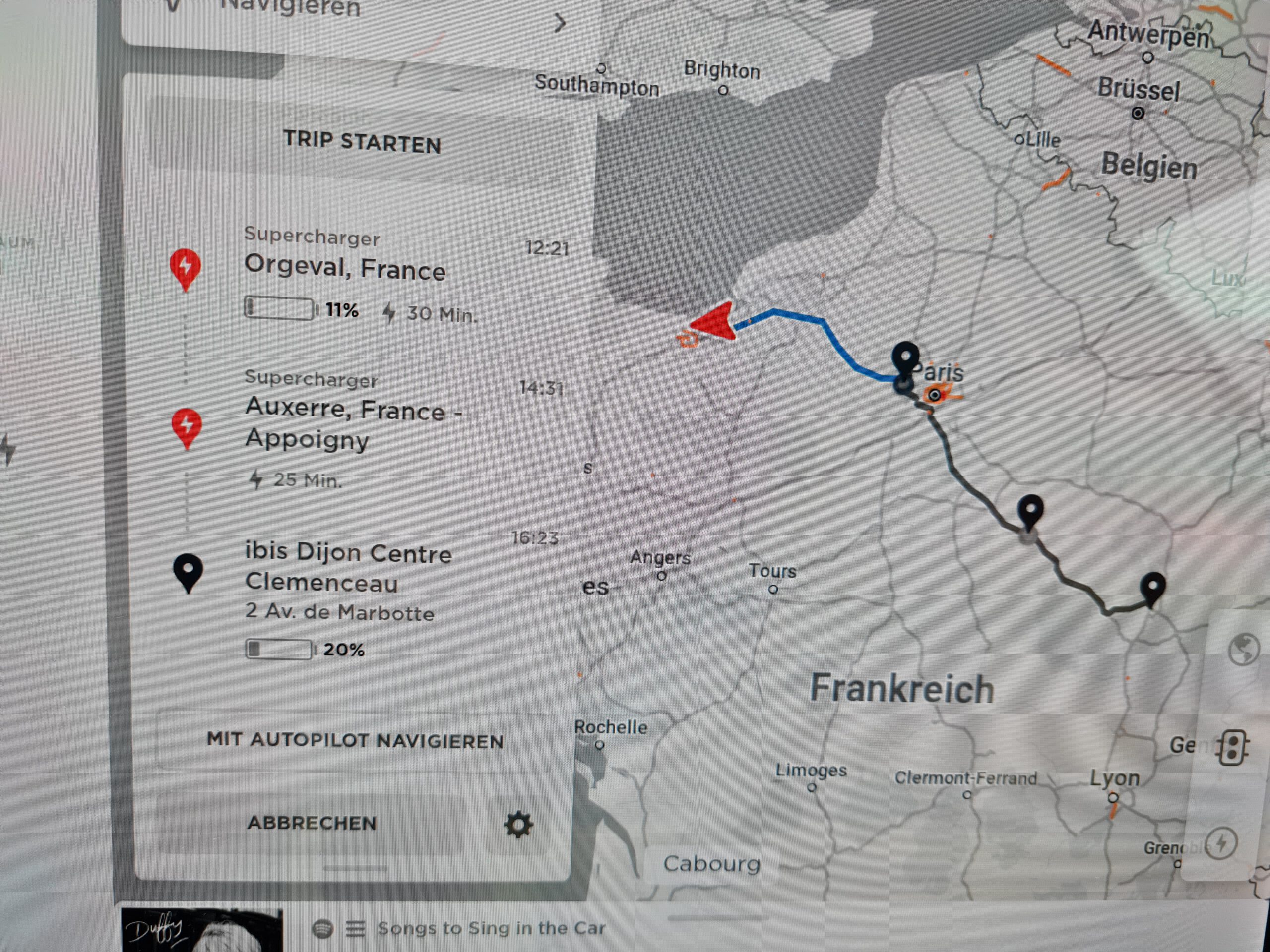 Experiment Tesla E-Auto Urlaub